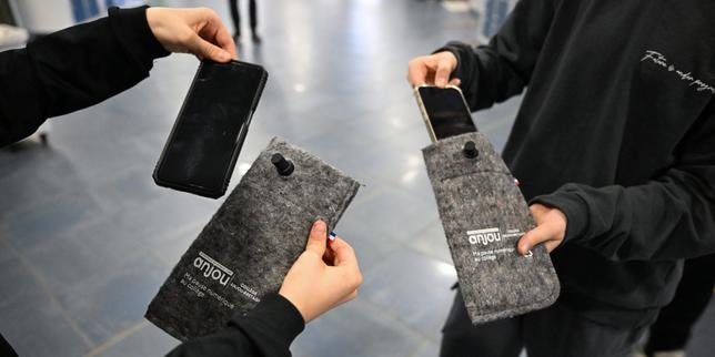 Le dispositif « Portable en pause » boudé par les collèges, en dépit des annonces de rentrée