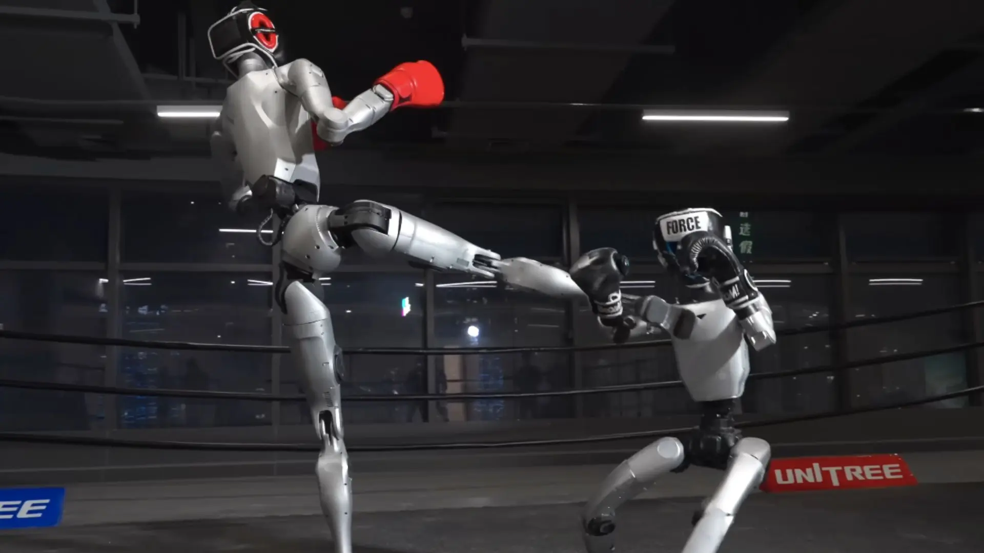 Le robot Unitree H2 fait du kickboxing et ça fait flipper