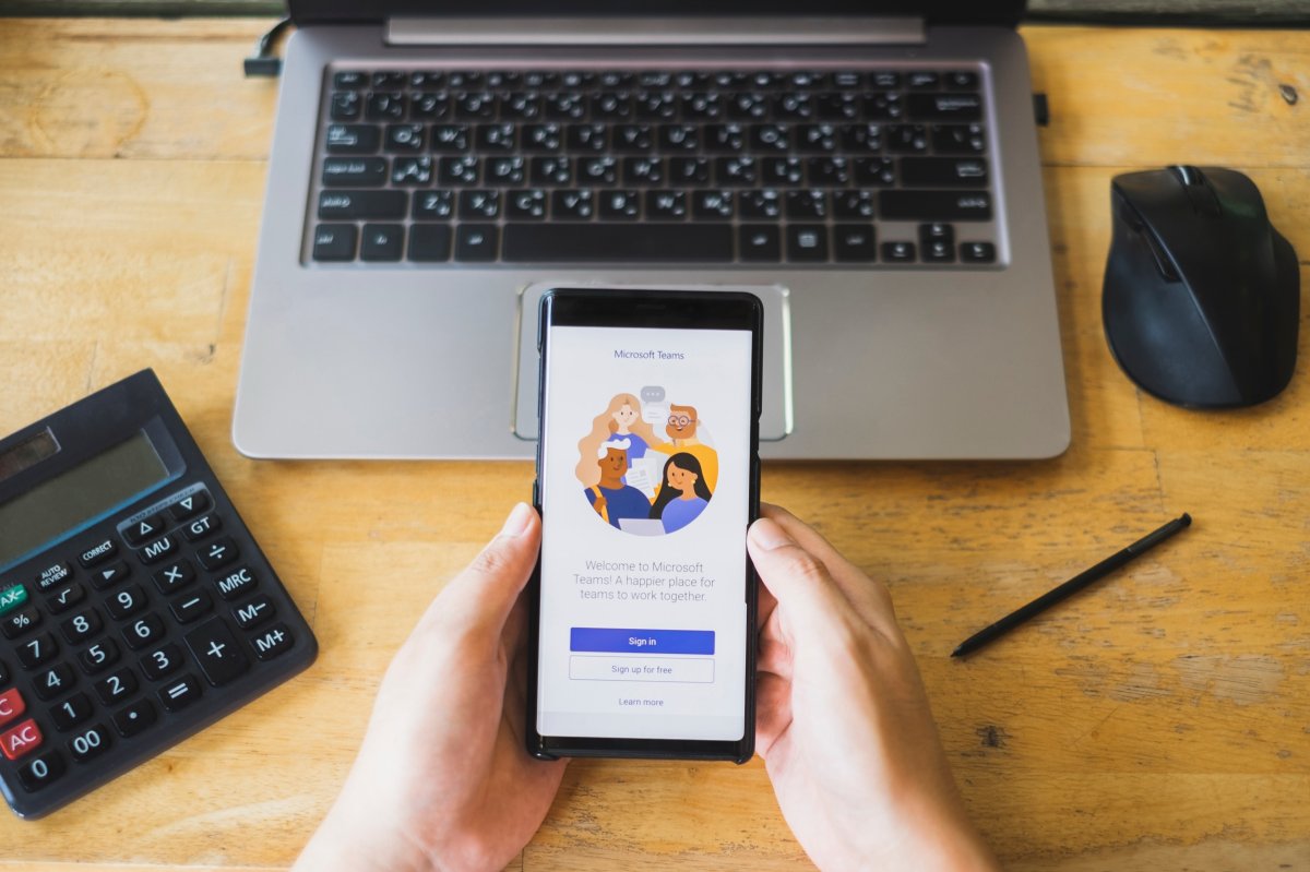 Les réunions en anglais vous donnent du fil à retordre ? Sur Android, Microsoft Teams va bientôt transcrire en direct