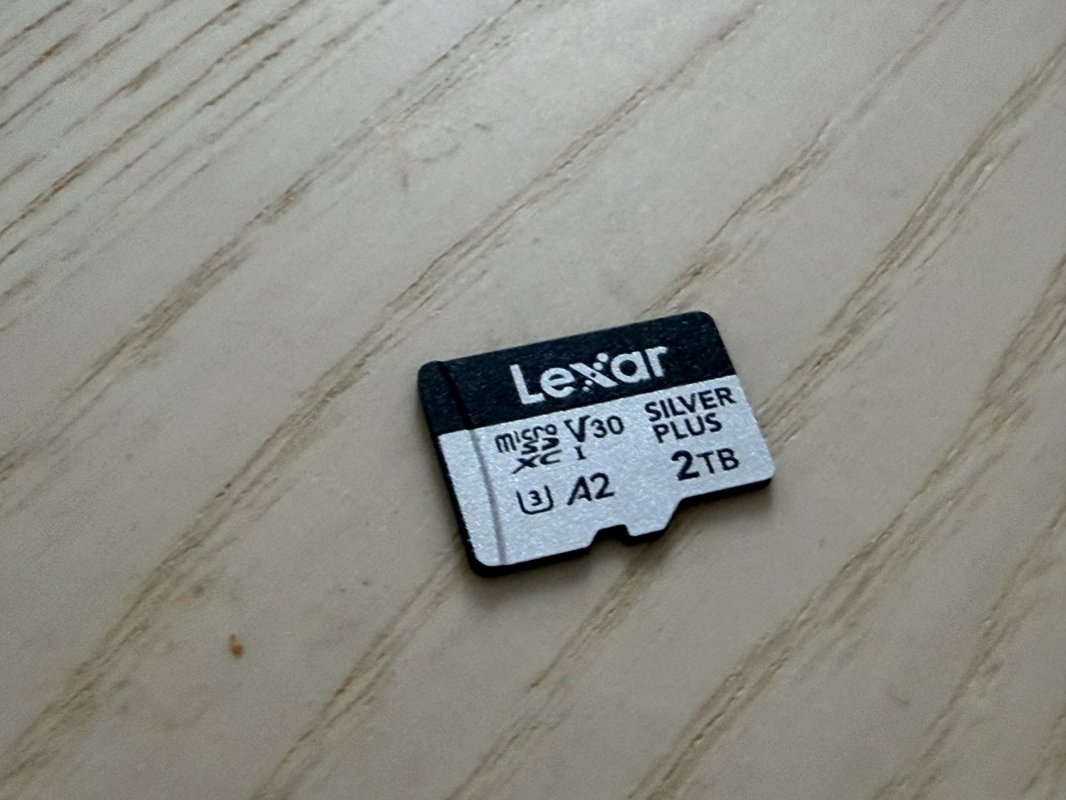 Lexar casse 2 To dans une microSD très rapide