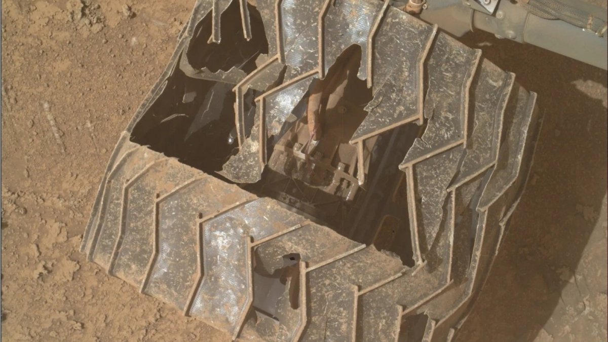 Mars : après 14 ans sur la planète, les roues du rover Curiosity de la NASA sont en piteux état (vidéo)