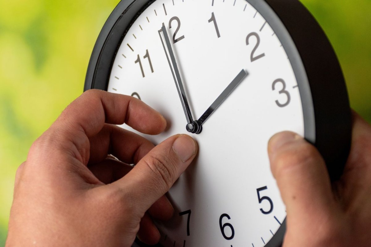 Passage à l'heure d'été 2026 : vos appareils connectés se règlent seuls, mais votre sommeil et vos économies d'énergie trinquent