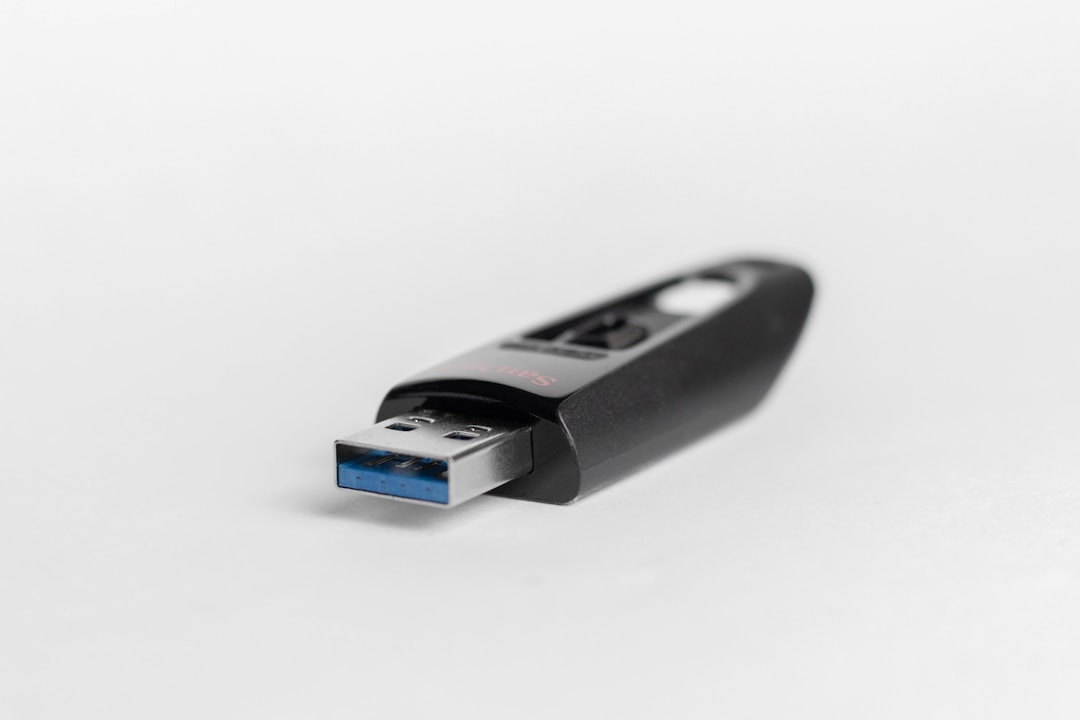 PlugOS : une clé USB pour isoler totalement un OS durci