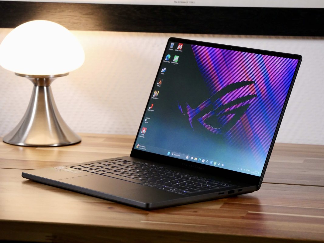 Stratégie Digitale : Éviter l'Obscurité en Ligne comme ce PC Portable