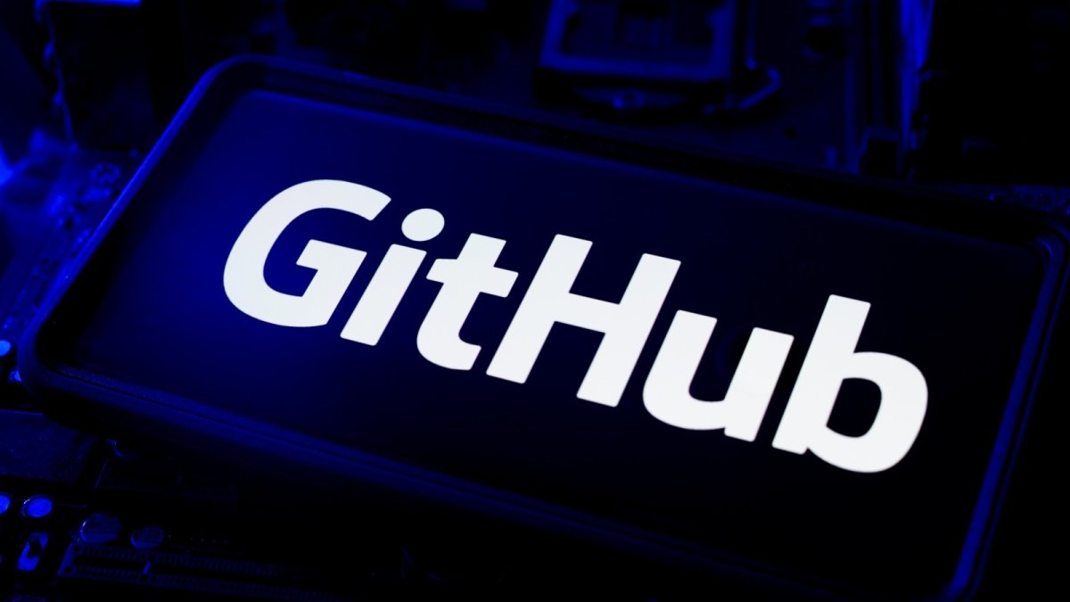 Près de 300 nouveaux faux dépôts GitHub diffusent des logiciels malveillants