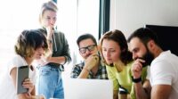 Relation client : pourquoi l’email ne suffit plus en 2026