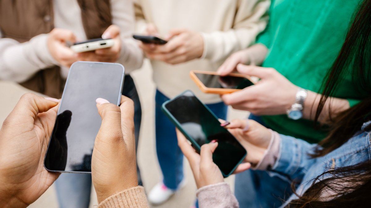 Réseaux sociaux et mineurs : quel impact pour votre stratégie digitale ?