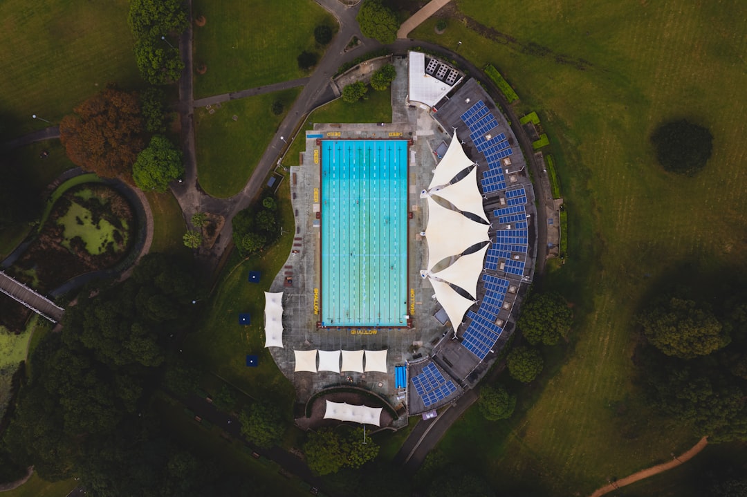 Les Investissements Controversés du Fisc dans la Détection Automatisée des Piscines