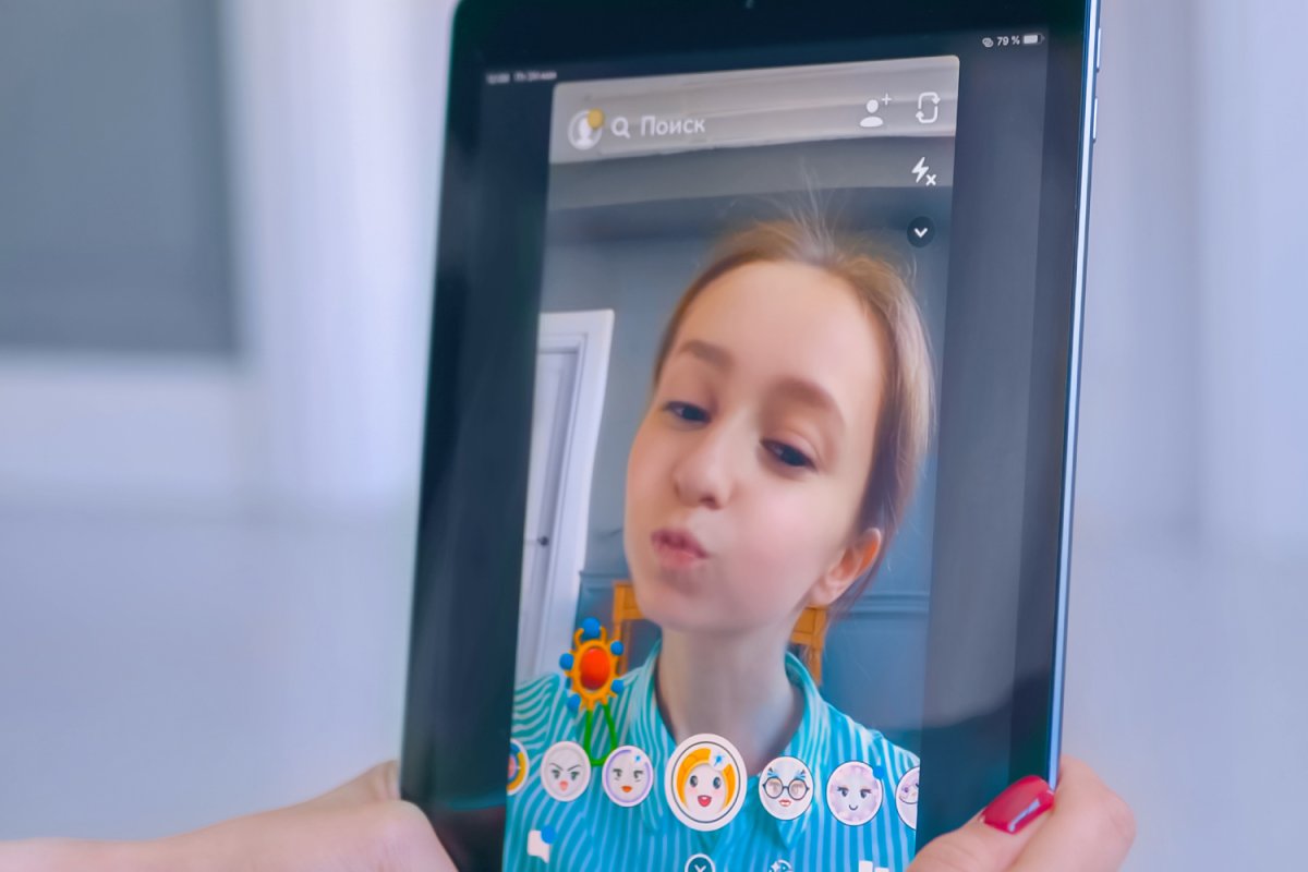 Snapchat en fait-il assez pour protéger les mineurs ? La Commission européenne en doute fortement