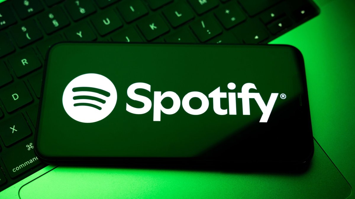 Spotify sévit contre les podcasts IA imitant les voix humaines