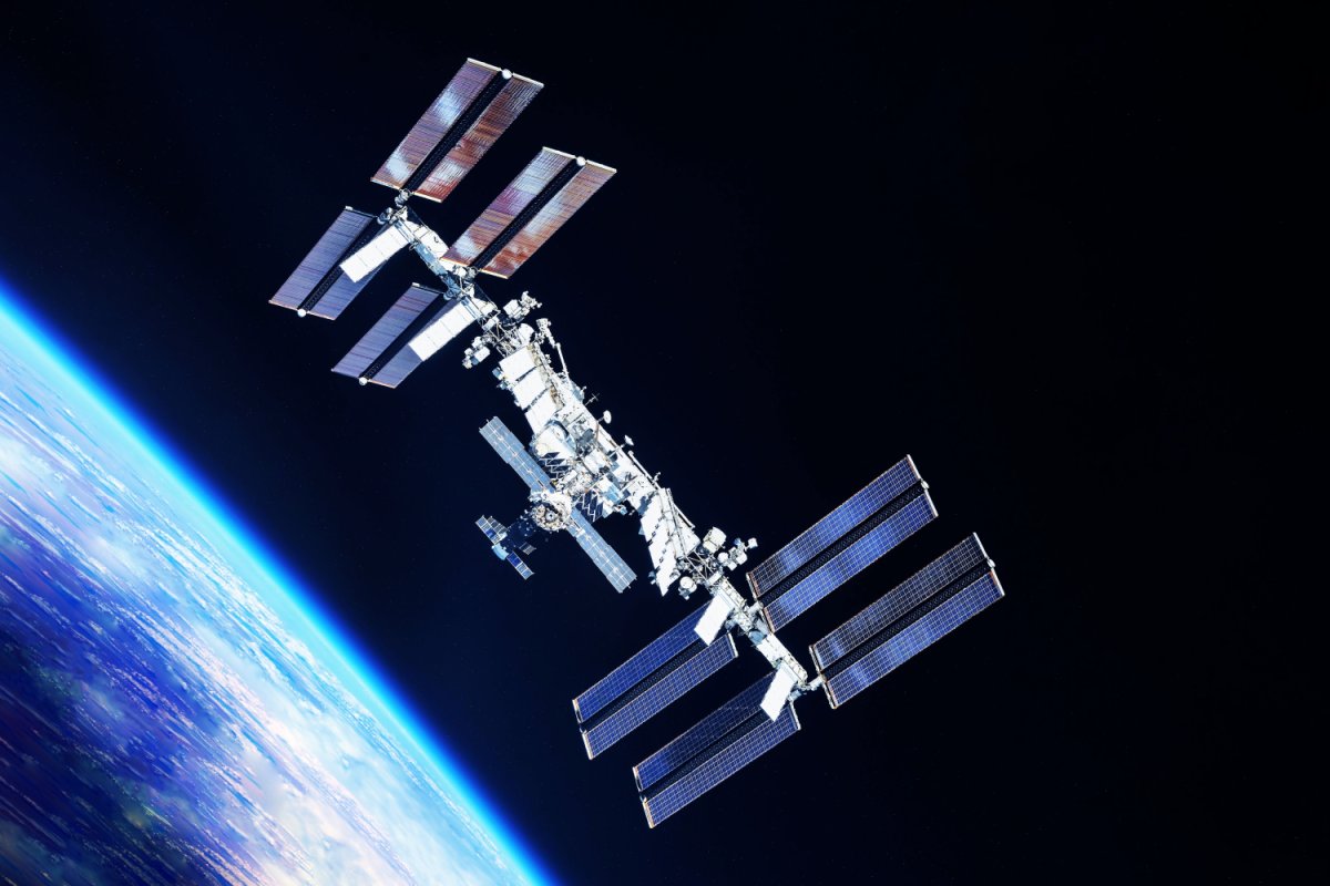 Stratégie Digitale : Anticiper les Changements comme l'ISS pour Votre Entreprise