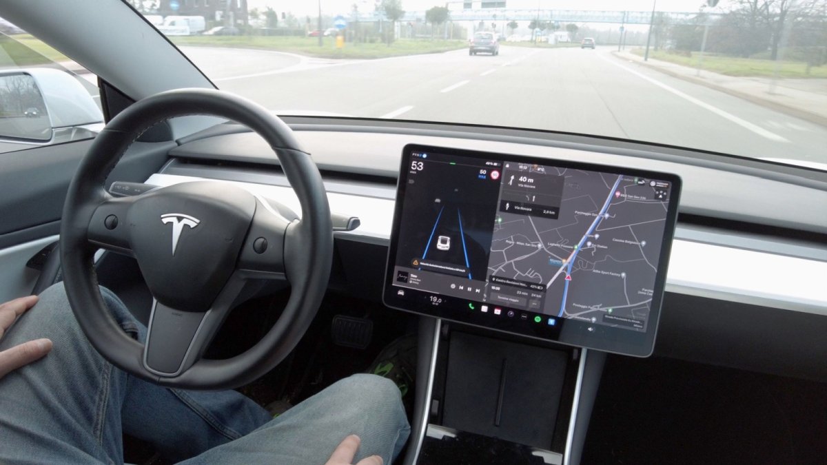 Conduite Autonome Tesla : Leçons Digitales pour Entreprises Marocaines