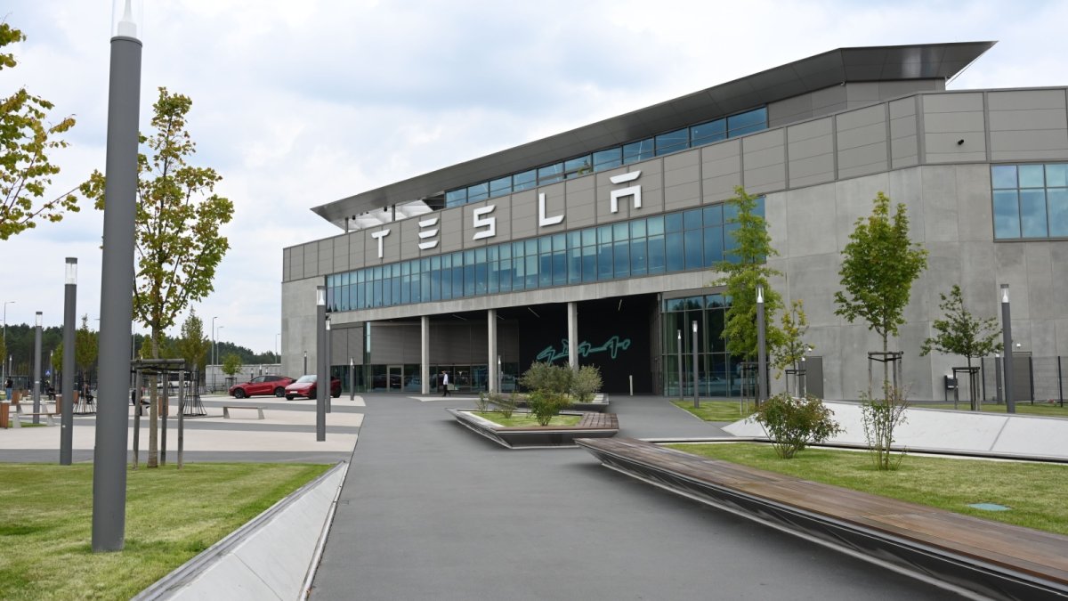 Tesla injecte 250 millions de dollars supplémentaires dans son usine européenne