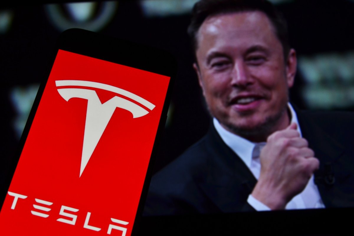 Tesla : l'entreprise du pro-Trump Elon Musk accusée de discrimination contre... les salariés américains