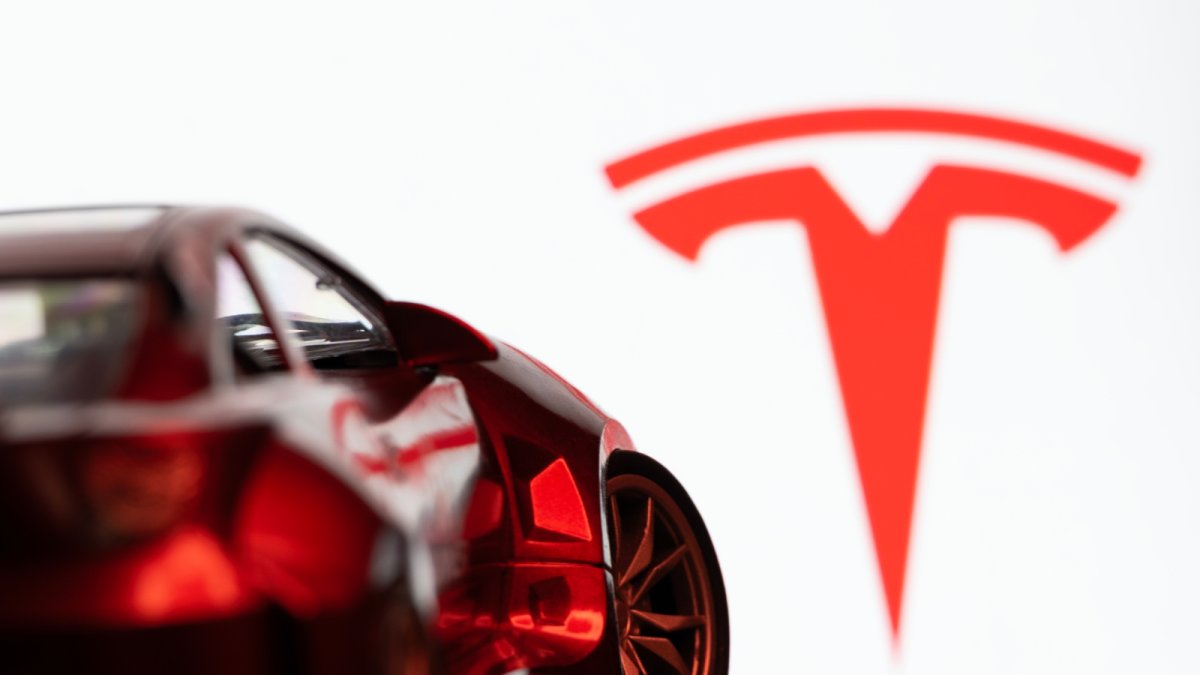 Tesla : la manœuvre financière qui prouve à quel point le virage dans l'IA et les robots coûte cher