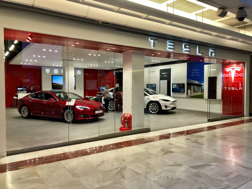 Stratégie Digitale : Anticiper les Marchés comme Tesla en Europe