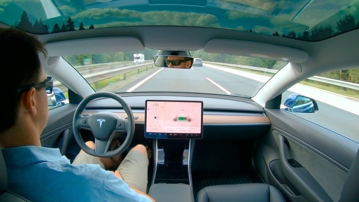 Tesla repousse encore l’arrivée de son FSD dans l’Union européenne
