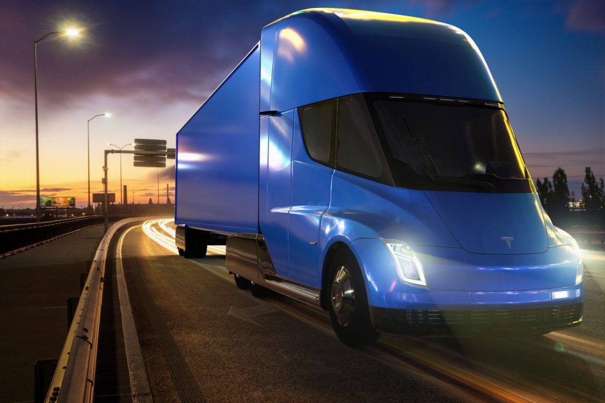 Tesla Semi : La Révolution Électrique et Ses Leçons pour le Marketing Digital