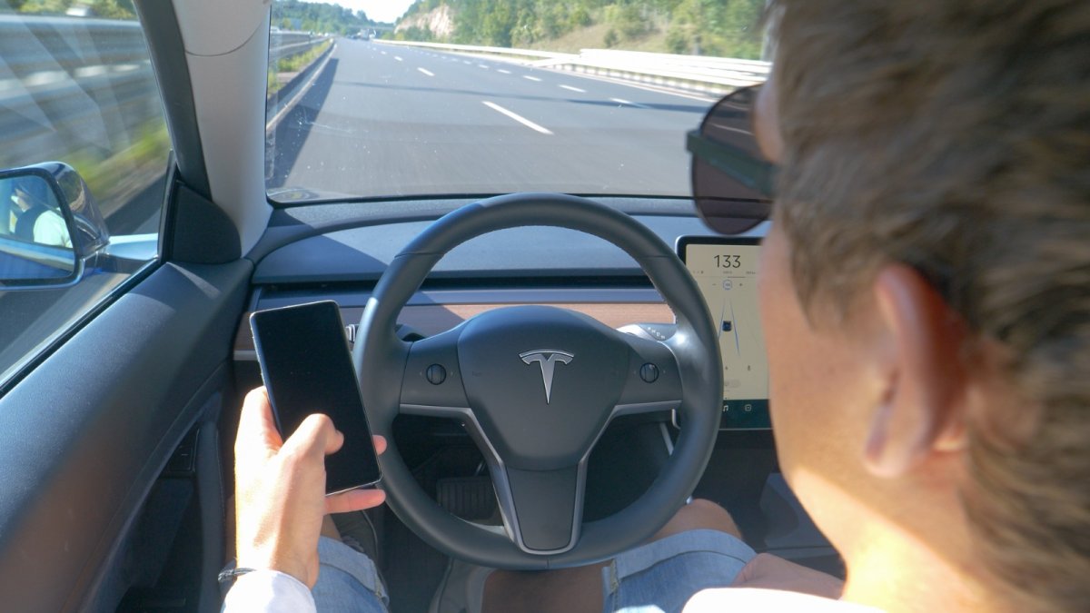 Sécurité Tesla FSD : leçons digitales pour le Maroc