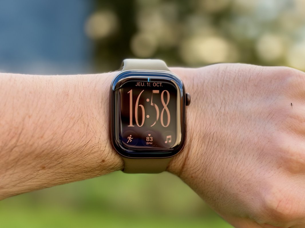 Test Apple Watch Series 12 : le suivi cardiaque progresse, l’IA se fait attendre