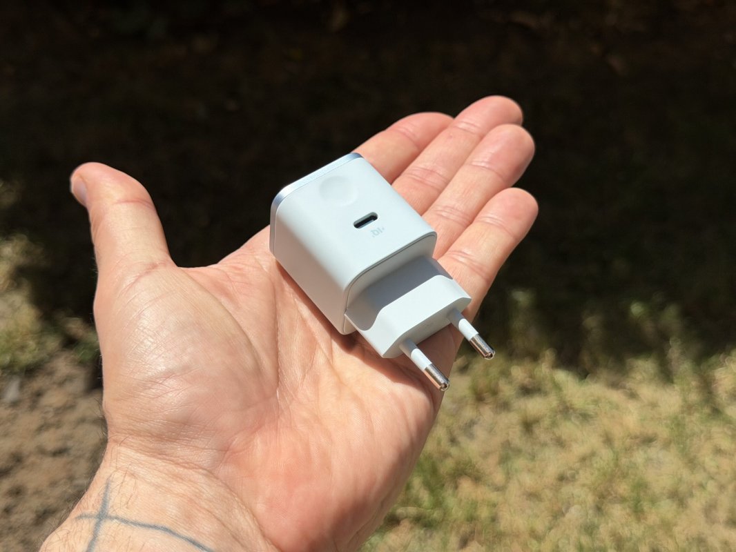 Test du mini chargeur Anker avec son écran tout mignon qui en sait beaucoup sur vous
