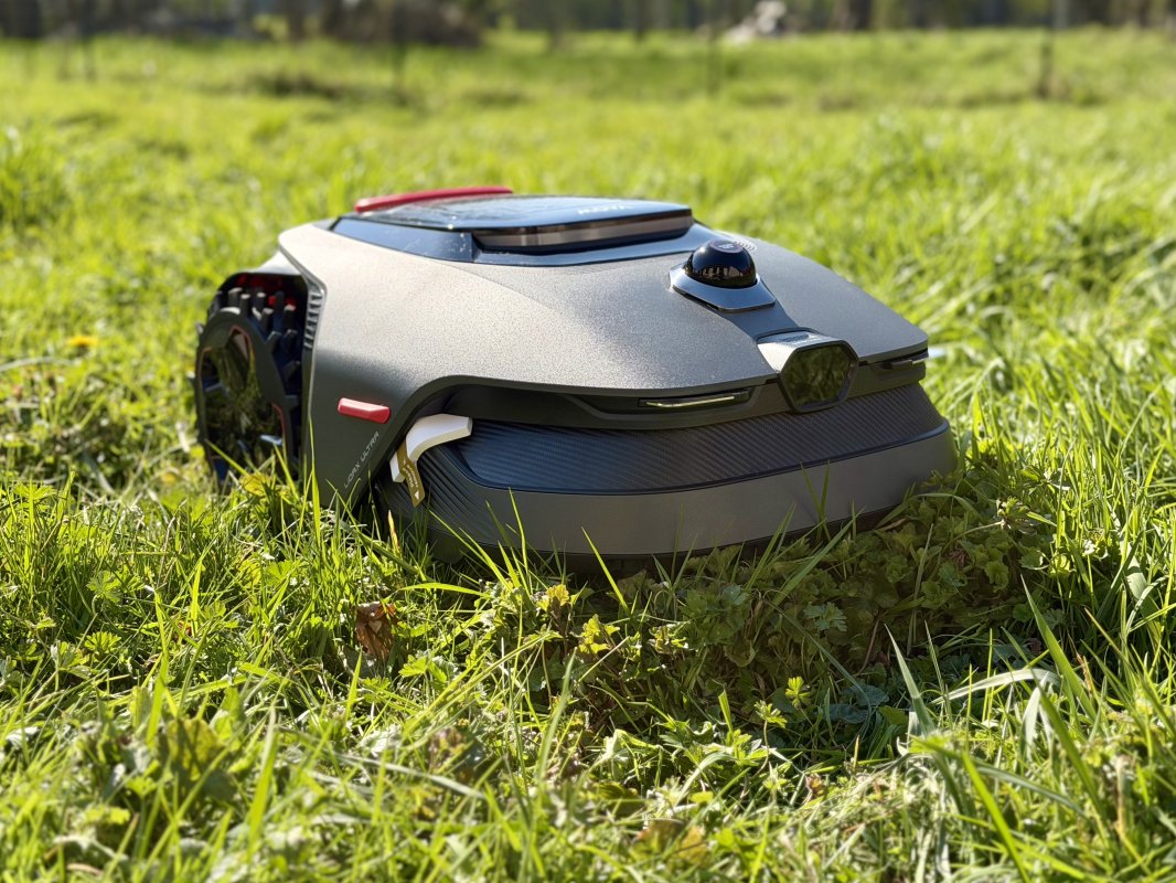 Test Mova LiDAX Ultra 1200 : un robot tondeuse sans fil redoutable, jusqu’à ce que le terrain se complique