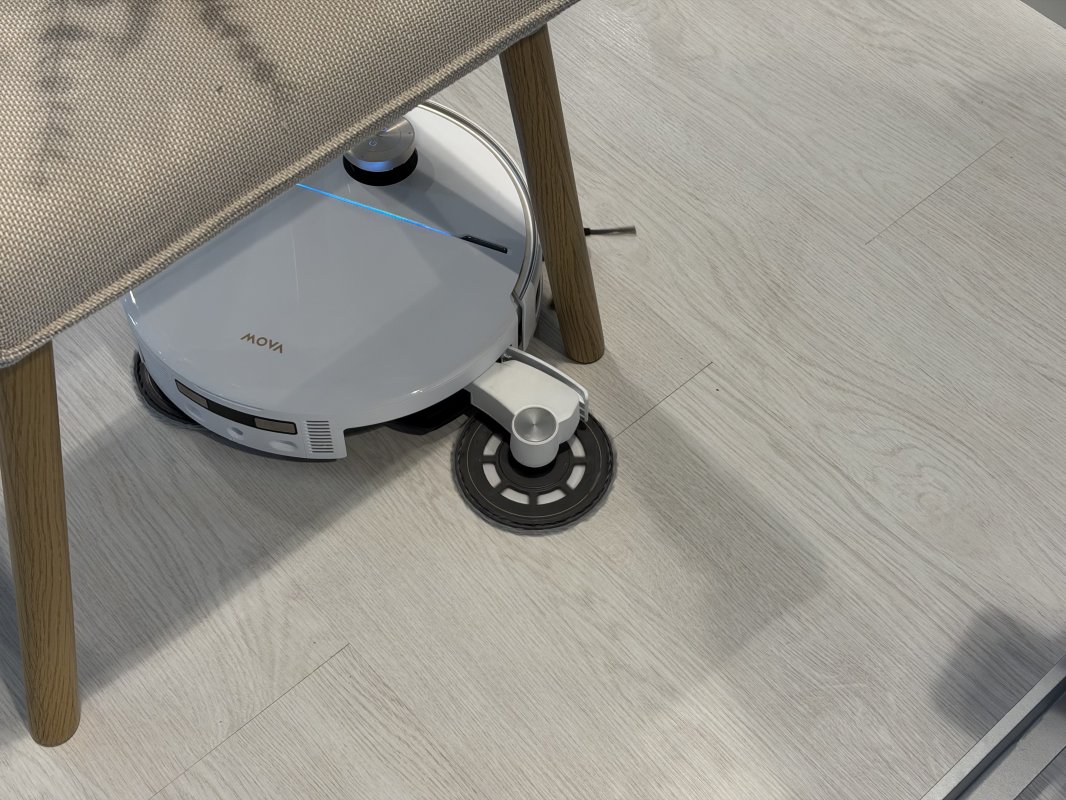 Un aspirateur qui lave vraiment sous les meubles : le nouveau V70 Ultra Complete de Mova