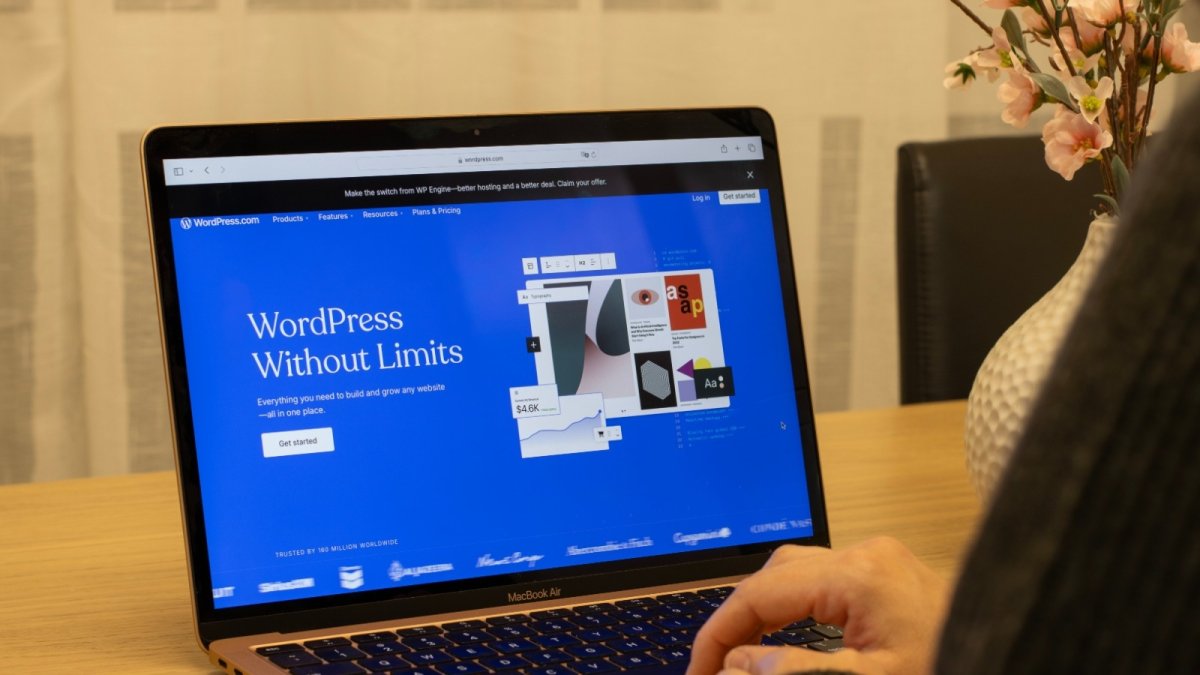 Un lien piégé peut forcer WordPress à installer un thème puis exécuter du code