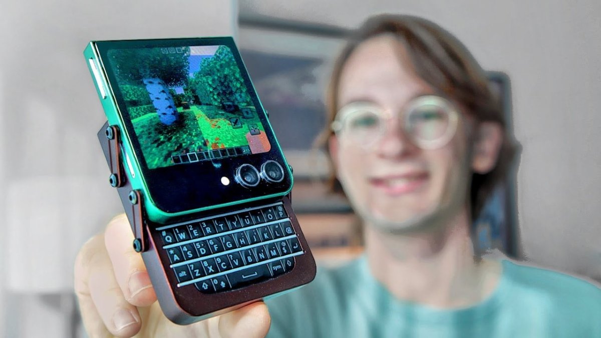 Un maker transforme un Samsung Z Flip cassé en smartphone à clavier BlackBerry DIY