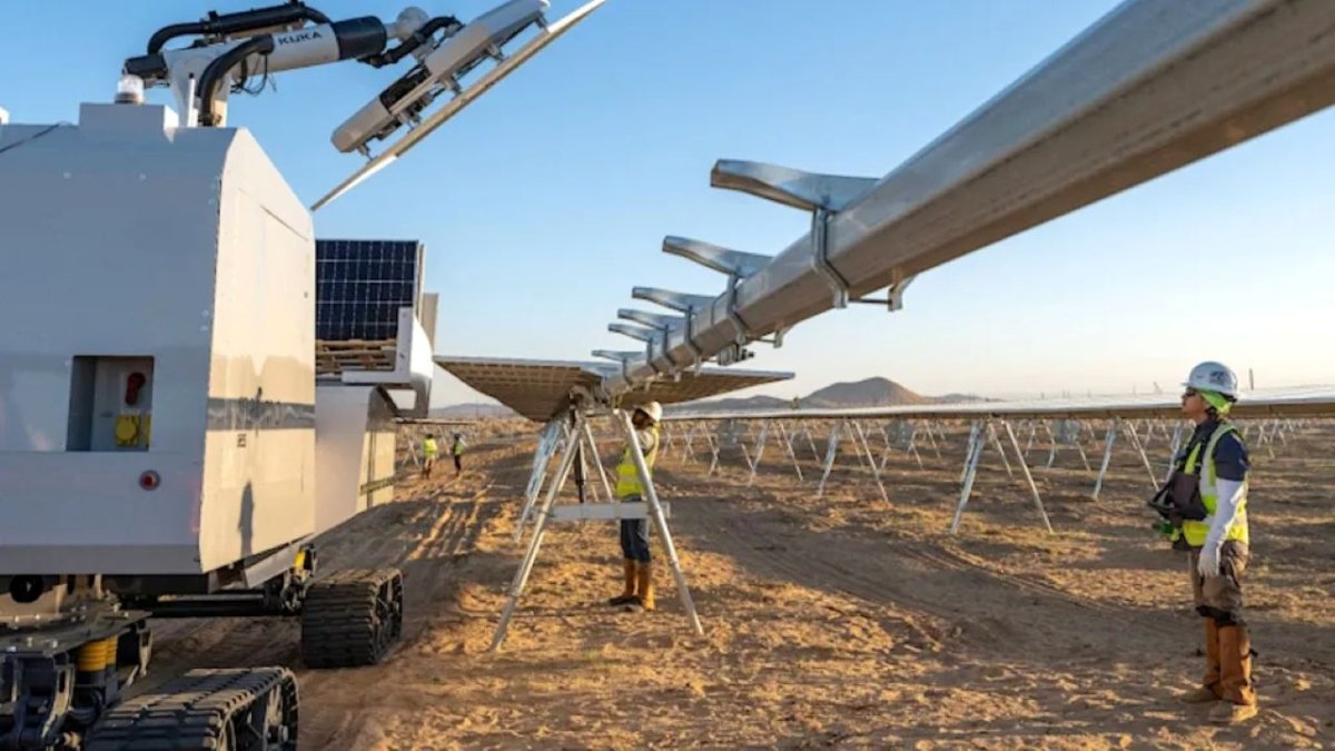 Un robot vient d’installer 100 MW de panneaux solaires : la construction va-t-elle accélérer ?