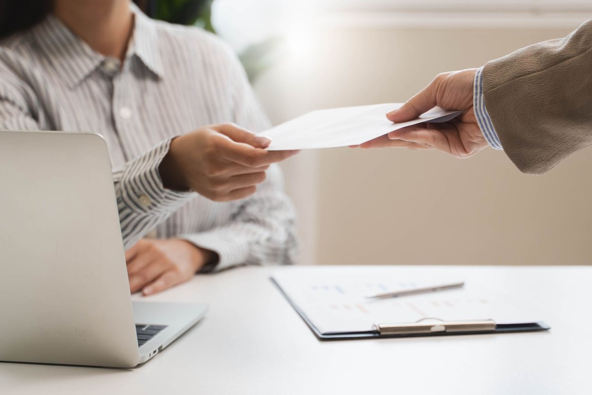 Une migration de serveurs tourne mal, laisse exposés des bulletins de paie, et tout finit devant la justice