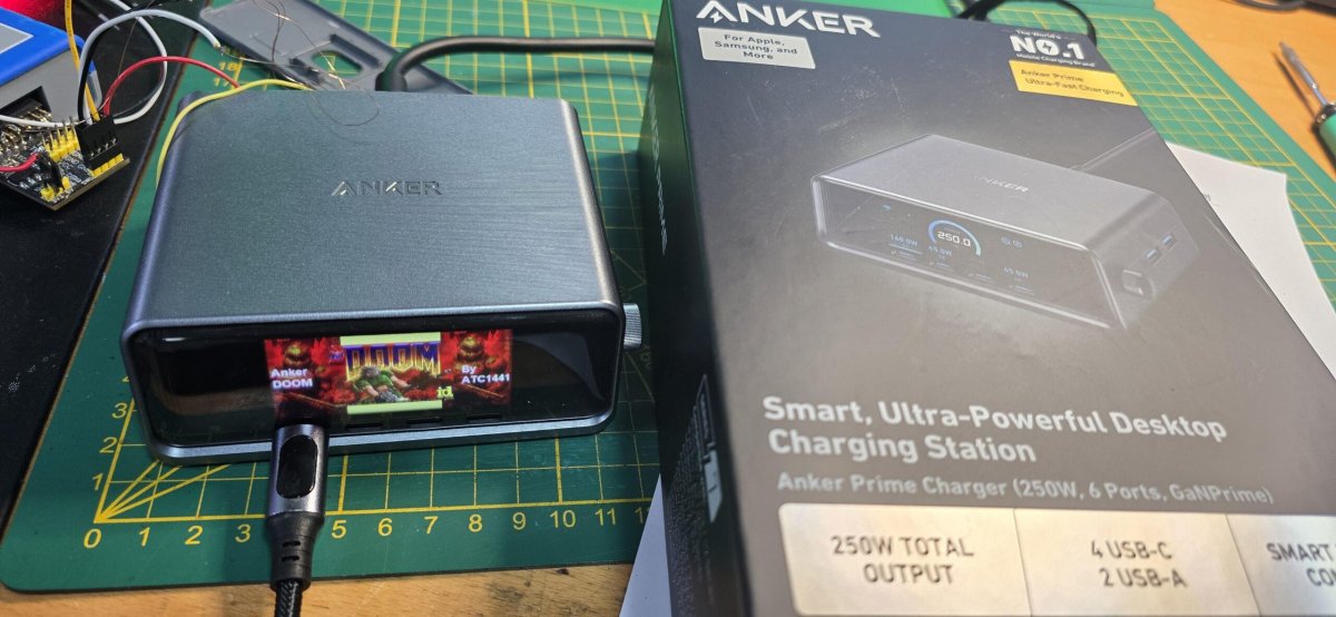 Une station de recharge qui fait tourner DOOM ? Oui, c'est possible !