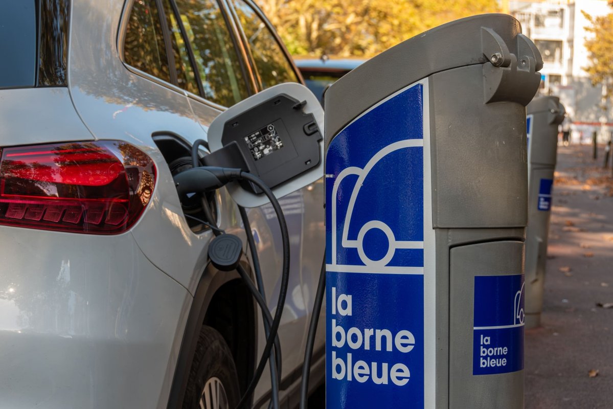 Véhicules électrique : la France atteint un nombre exceptionnel de points de recharge
