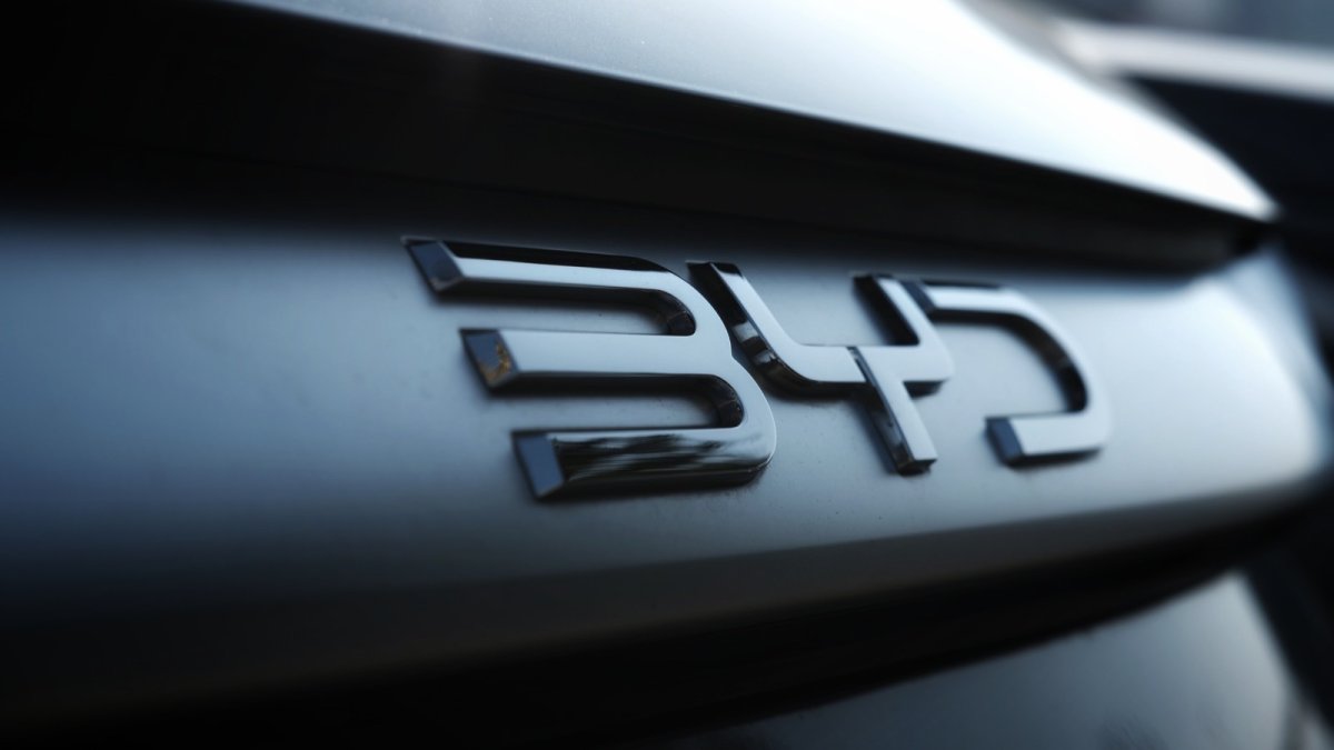 BYD défie NVIDIA avec sa puce Xuanji A3 : quel impact pour votre stratégie digitale ?