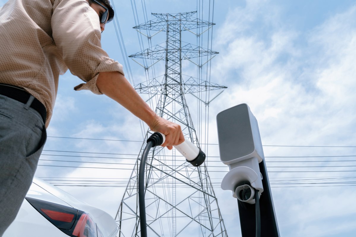 Voitures électriques : la France compte désormais plus de 200 000 bornes de recharge publiques