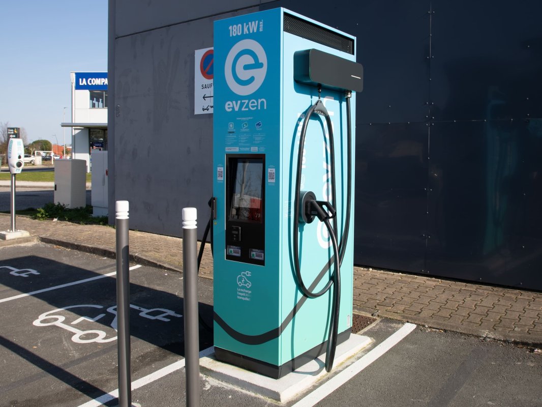 Câbles de recharge volés : sécurisez votre entreprise
