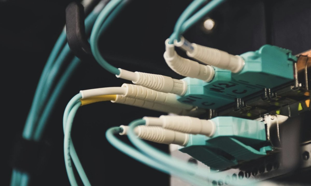 Vos câbles fibre optique peuvent servir à vous espionner, et ça marche très bien