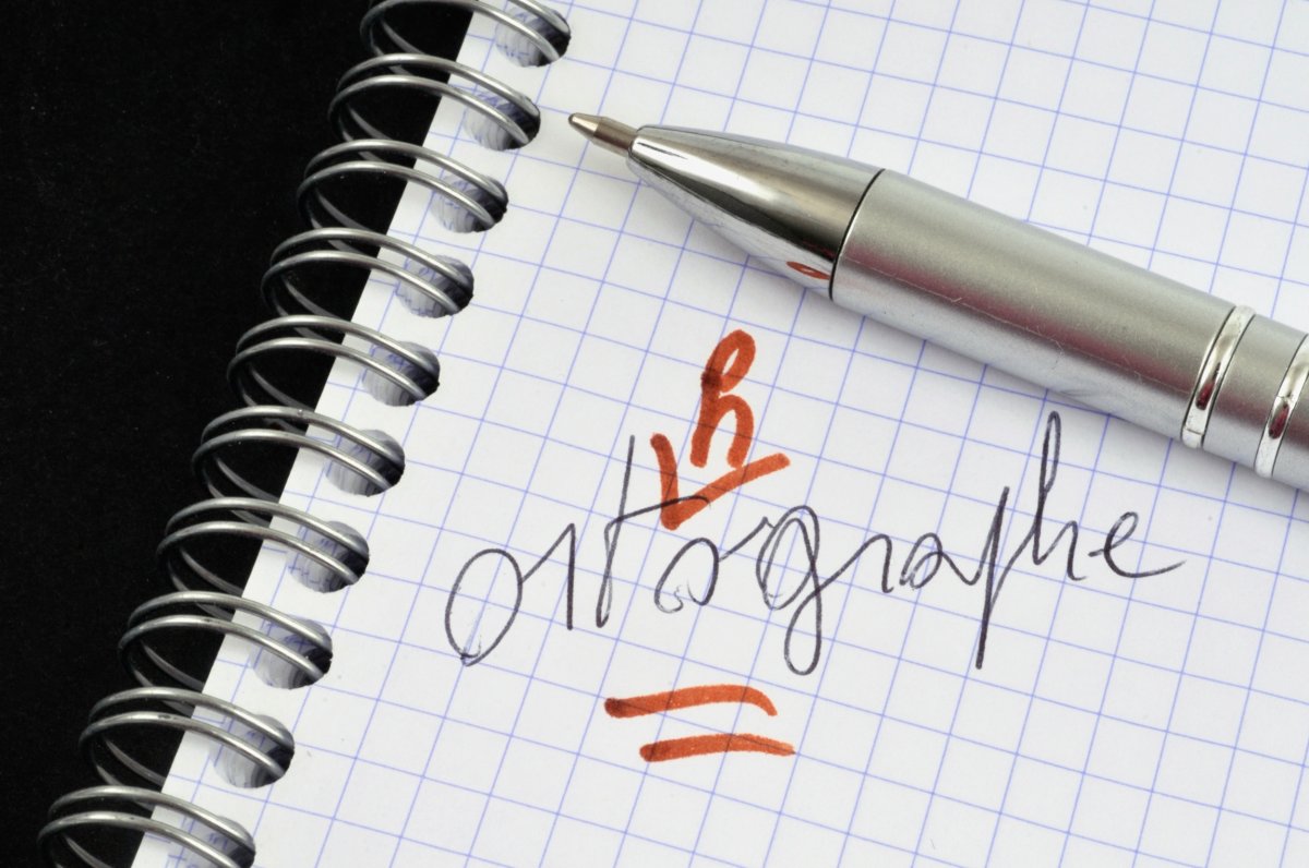 IA et fautes : la nouvelle astuce pour humaniser vos emails