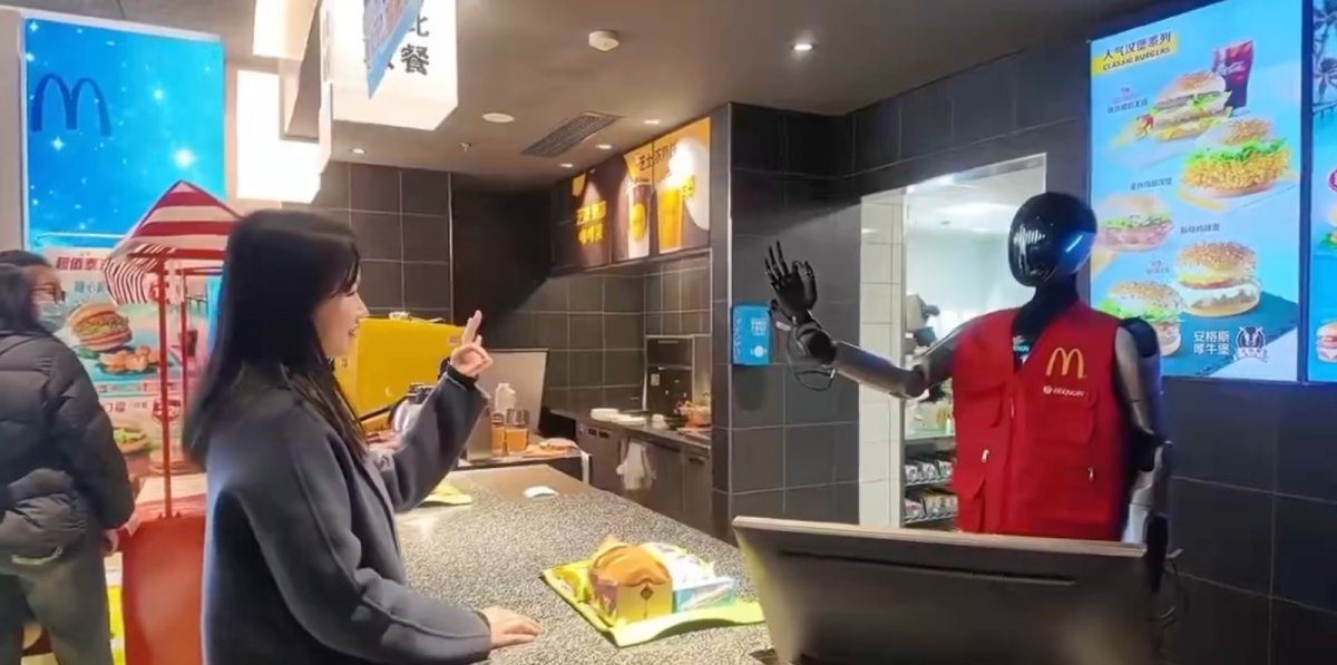 Votre Big Mac servi par un robot : découvrez les humanoides qui arrivent chez McDo