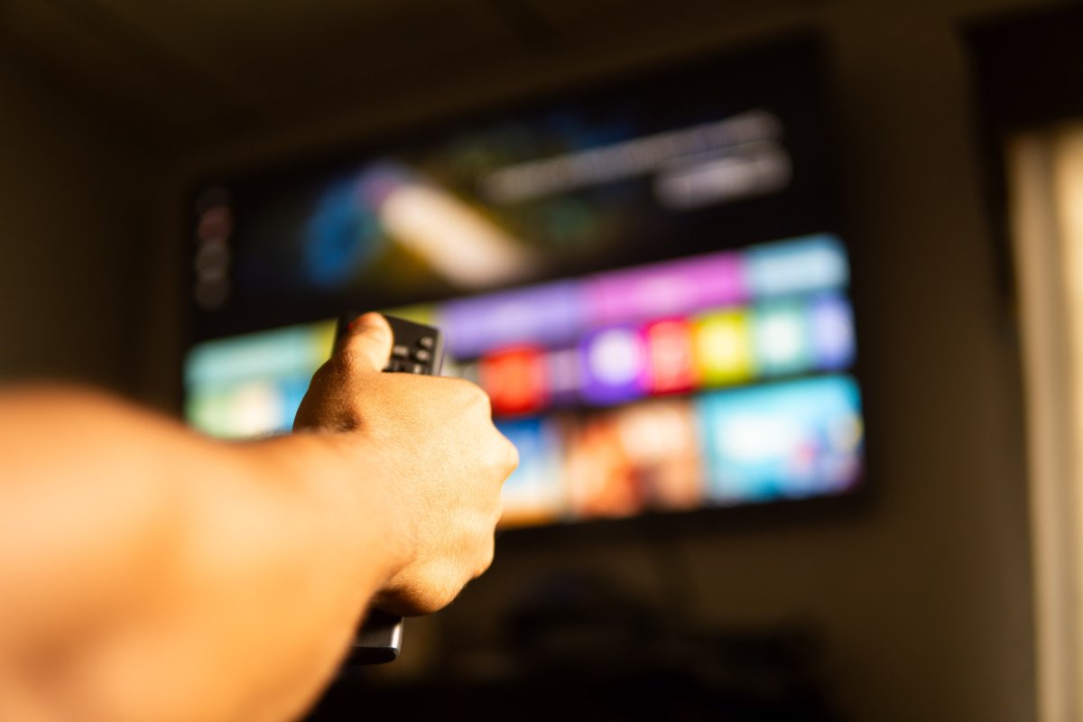 Votre TV connectée scrape le web pour l'IA, et vous avez consenti sans même le savoir