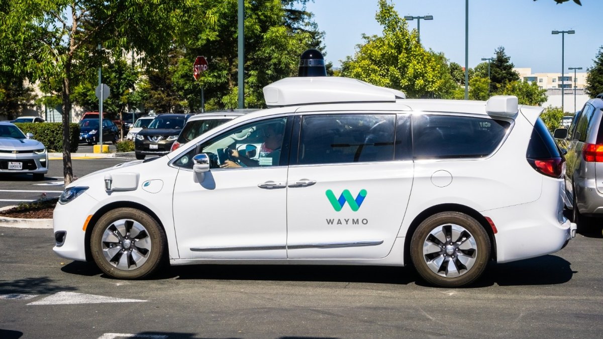 Waymo envisage de quitter Uber pour lancer seul ses robotaxis
