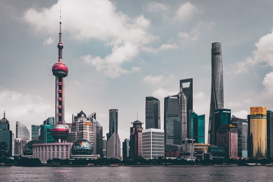 Why China is betting on big nuclear reactors