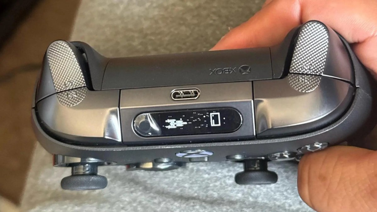 Xbox Elite 3 : un prototype échappé dans la nature révèle un écran et un bouton secret