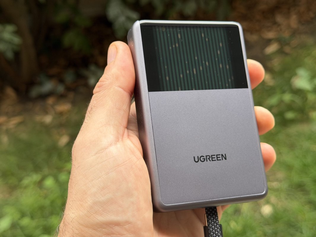 Test de la batterie externe Ugreen MagFlow Pro avec son refroidissement liquide visible